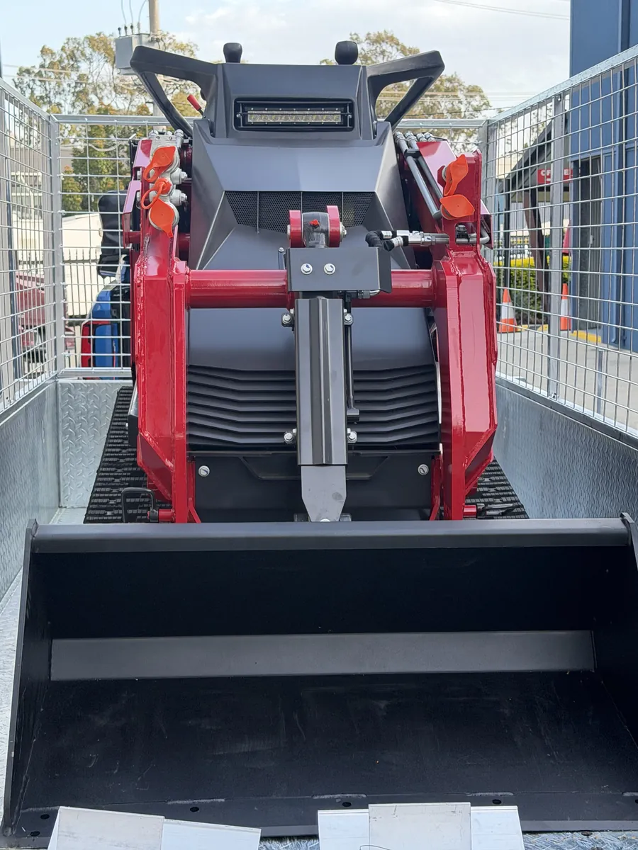 Wolf Mini Loaders mini loader with new general purpose bucket fitted